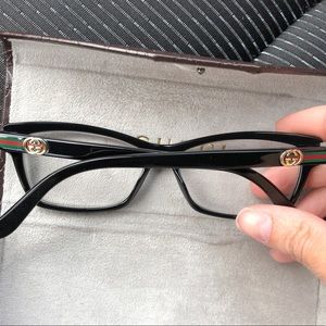 Gucci eye glasses with prescription in them
